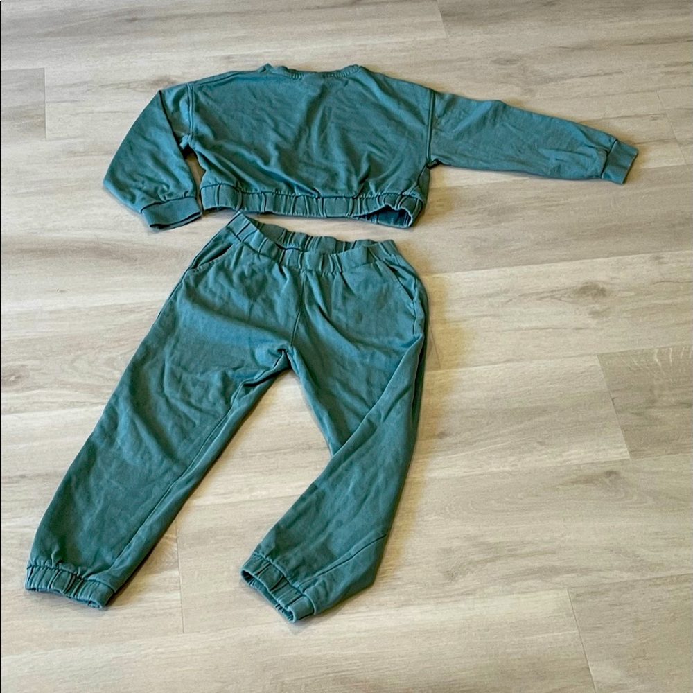 Zara cropped sweater and jogger suit set, size 9, military green color